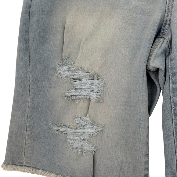 Time and Tru Women’s Size 6 light wash Bermuda shorts denim NWT - Picture 2 of 11